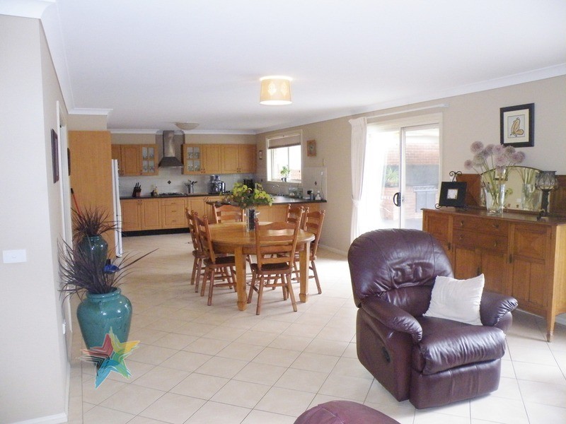 9 Lister Crescent, Bathurst NSW 2795