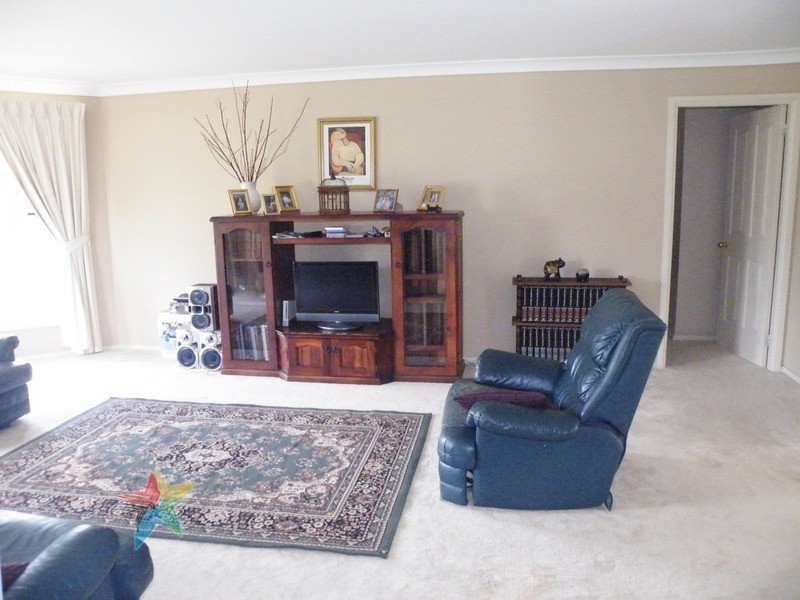 9 Lister Crescent, Bathurst NSW 2795