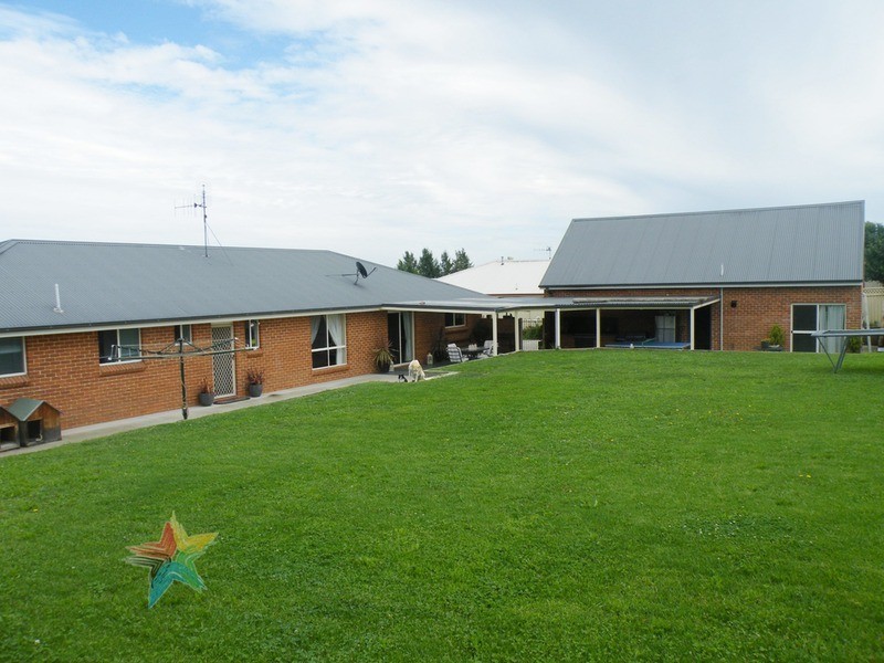 9 Lister Crescent, Bathurst NSW 2795