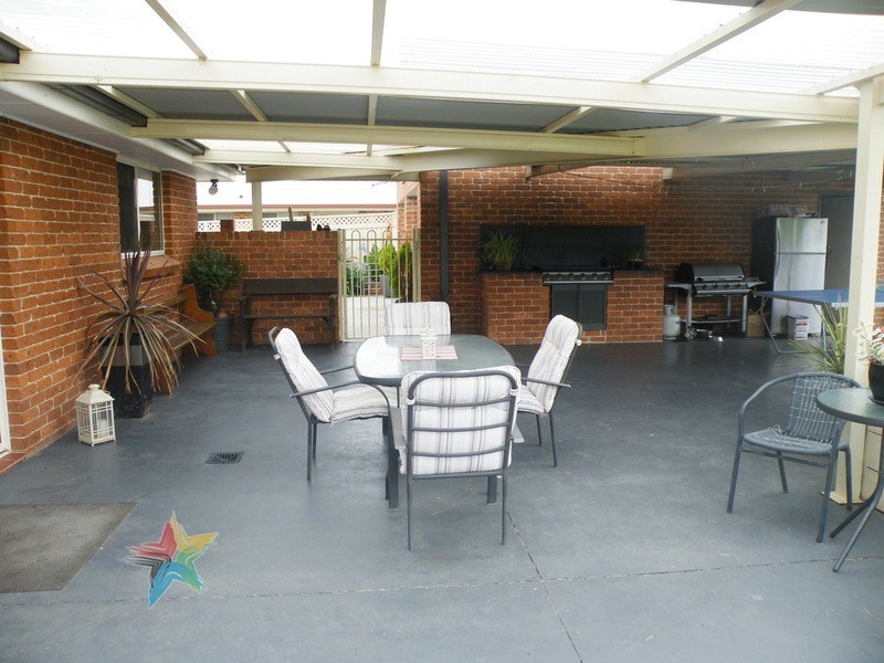 9 Lister Crescent, Bathurst NSW 2795