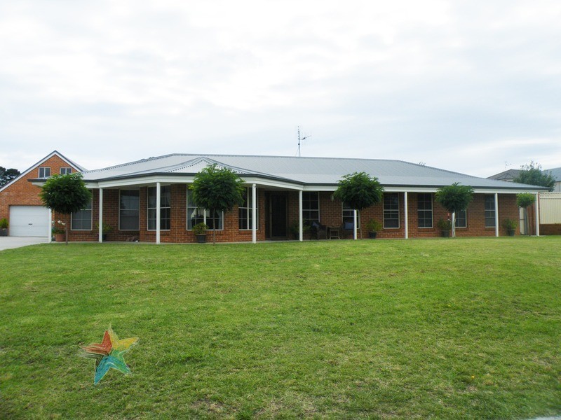 9 Lister Crescent, Bathurst NSW 2795