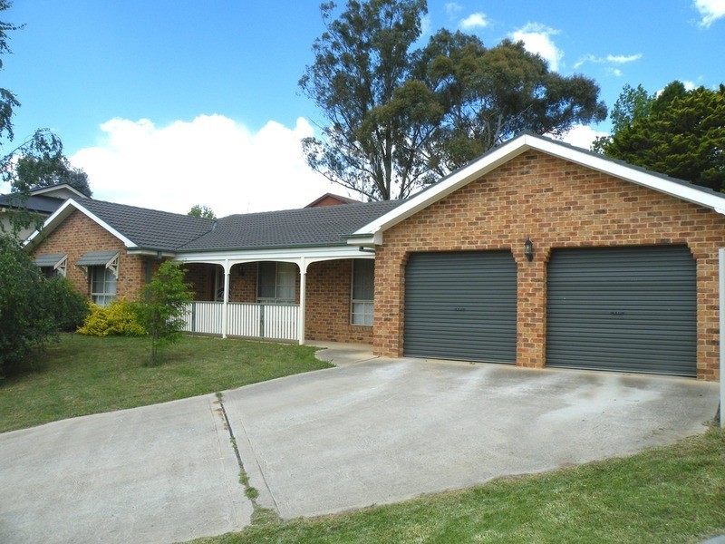 42 Kurumben Place, Bathurst NSW 2795