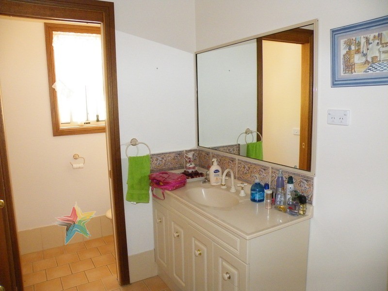 42 Kurumben Place, Bathurst NSW 2795