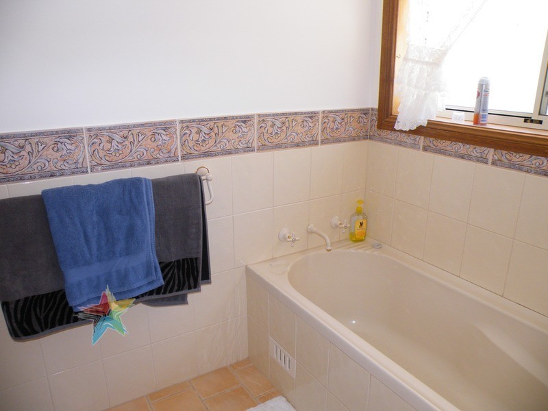 42 Kurumben Place, Bathurst NSW 2795