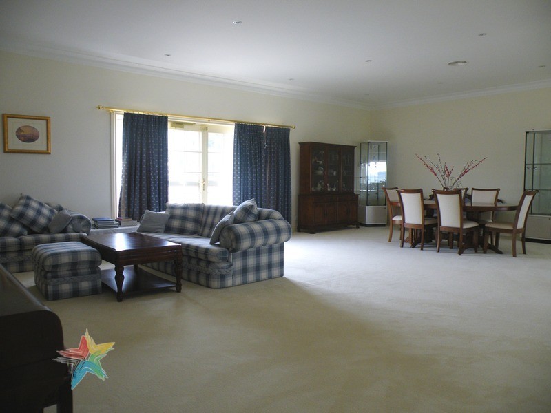 18 Arabella Place, Bathurst NSW 2795