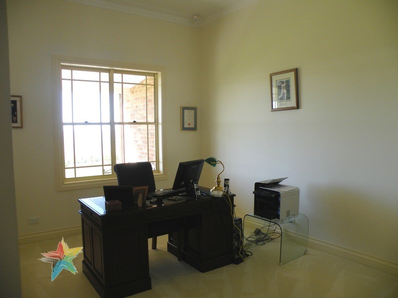 18 Arabella Place, Bathurst NSW 2795