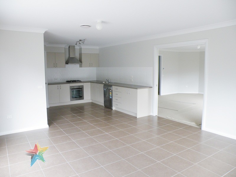 2/84 Freeman Court, Bathurst NSW 2795