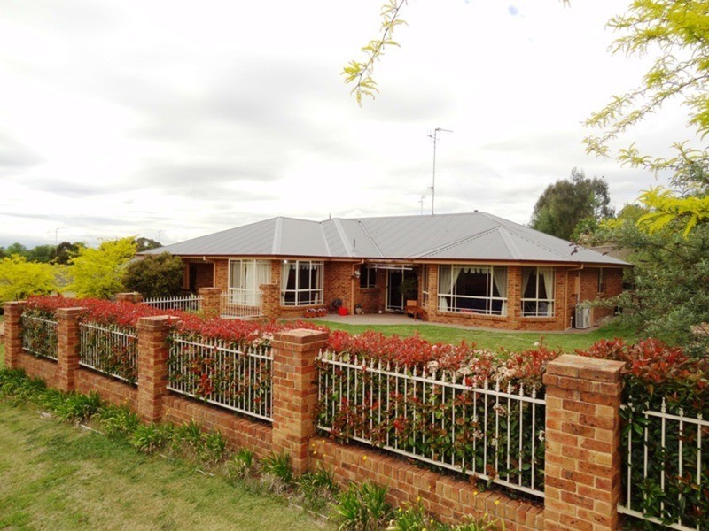 1 Cherrywood Crescent, Bathurst NSW 2795