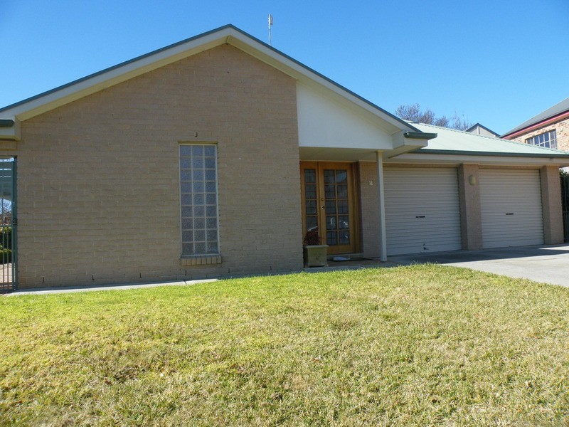 8  Dale Place, Bathurst NSW 2795