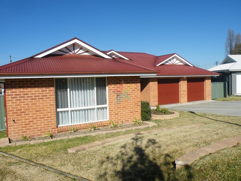 16 Spofforth Place, Bathurst NSW 2795