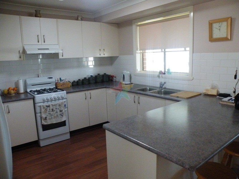 16 Spofforth Place, Bathurst NSW 2795