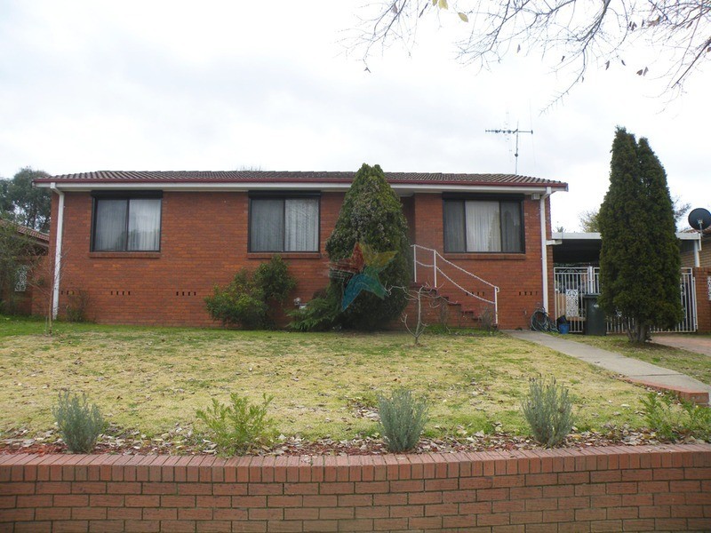16 Patterson Place, Bathurst NSW 2795