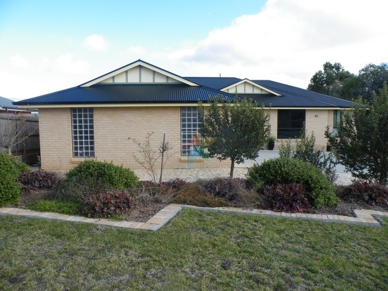 39 Country Way, Bathurst NSW 2795