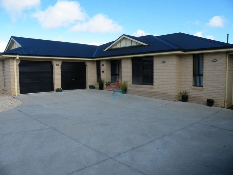 39 Country Way, Bathurst NSW 2795