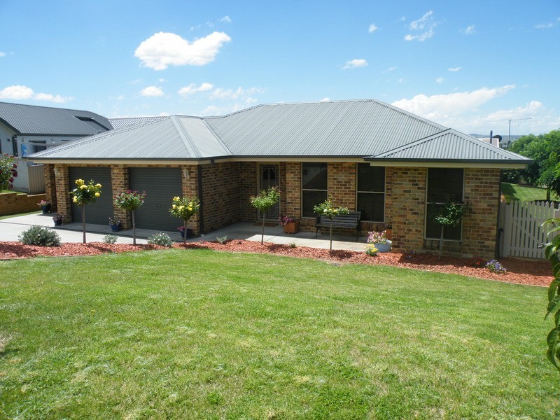 17 Carlyle Avenue, Bathurst NSW 2795