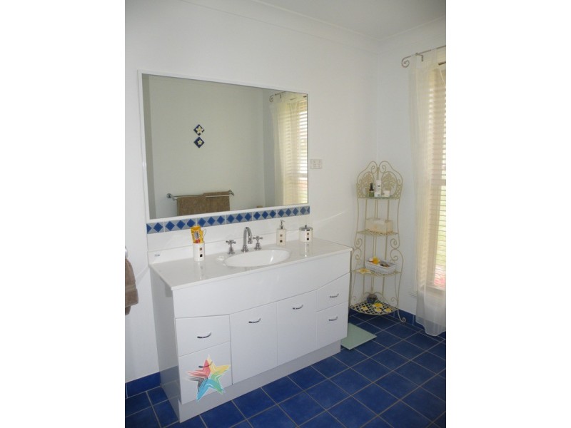 17 Carlyle Avenue, Bathurst NSW 2795