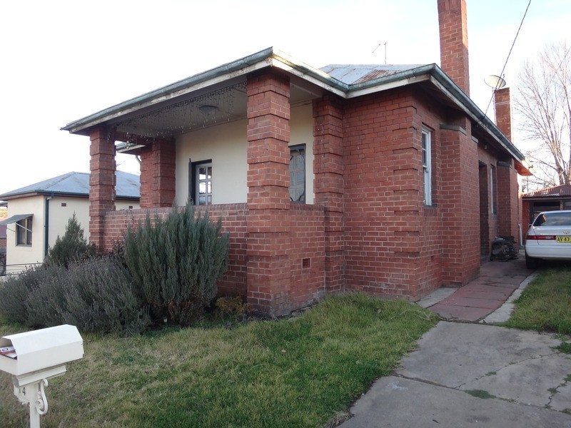 14 oakes Street, Bathurst NSW 2795
