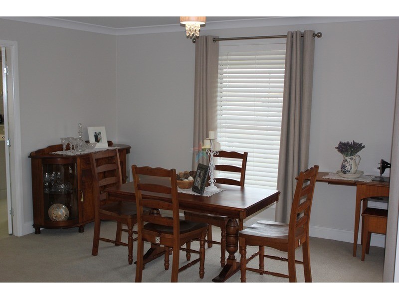 2 Blackwood Close, Bathurst NSW 2795