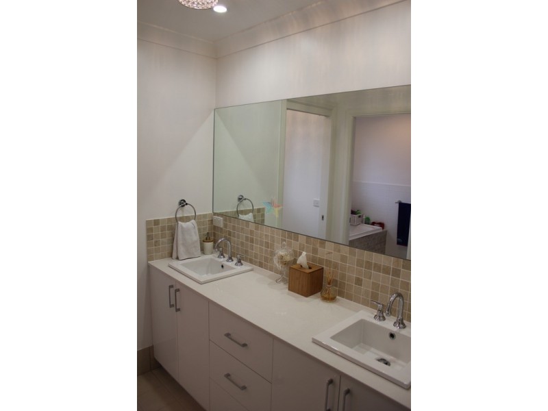 2 Blackwood Close, Bathurst NSW 2795