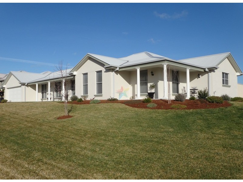 2 Blackwood Close, Bathurst NSW 2795