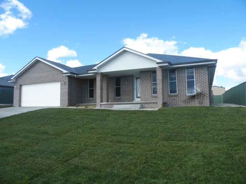 36 Westbourne Drive, Bathurst NSW 2795