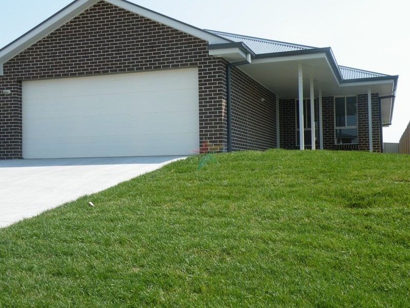 2 Wattle Close, Bathurst NSW 2795