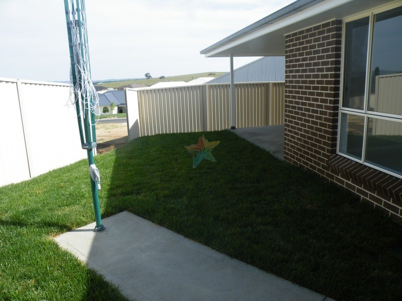 2 Wattle Close, Bathurst NSW 2795