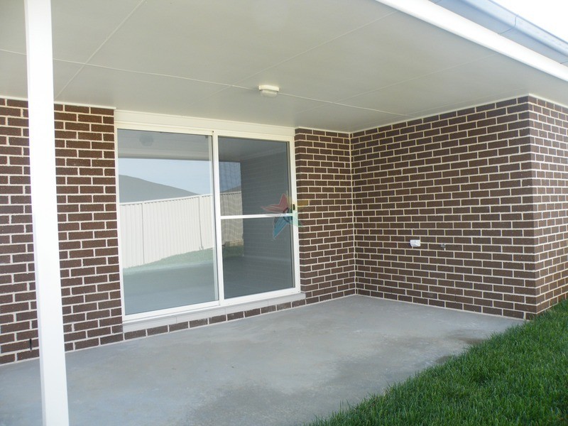 2 Wattle Close, Bathurst NSW 2795
