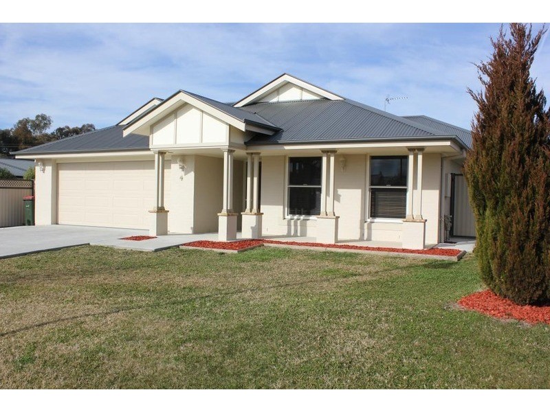 4 Huntingdale Close, Bathurst NSW 2795
