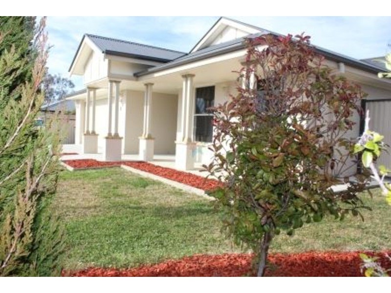 4 Huntingdale Close, Bathurst NSW 2795