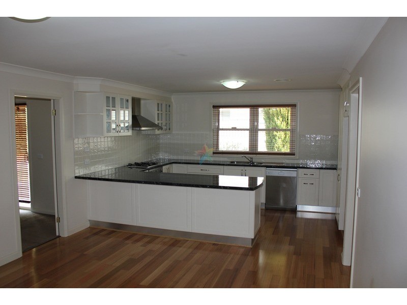 4 Huntingdale Close, Bathurst NSW 2795