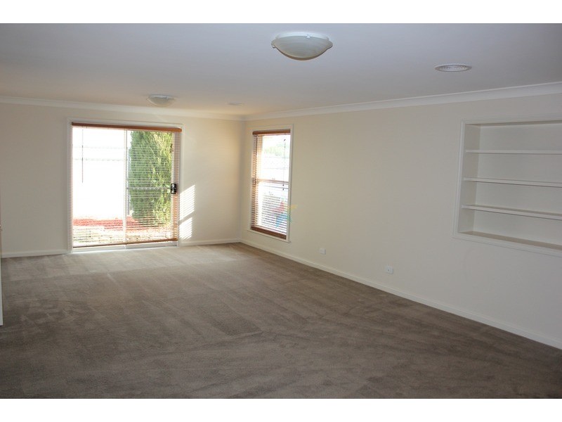 4 Huntingdale Close, Bathurst NSW 2795