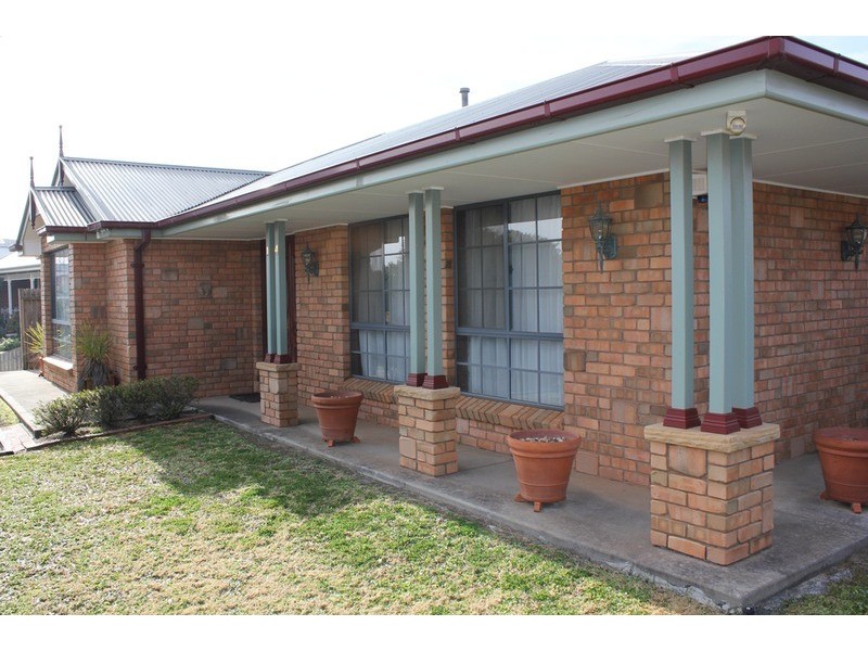 14 Country Way, Bathurst NSW 2795