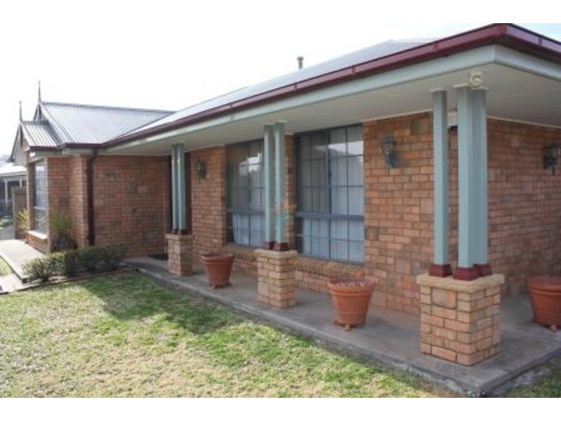 14 Country Way, Bathurst NSW 2795