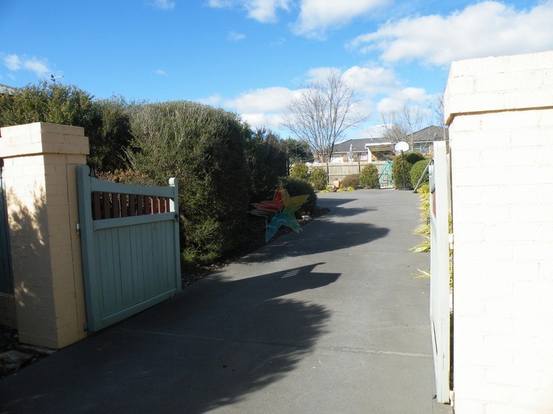 14 Country Way, Bathurst NSW 2795