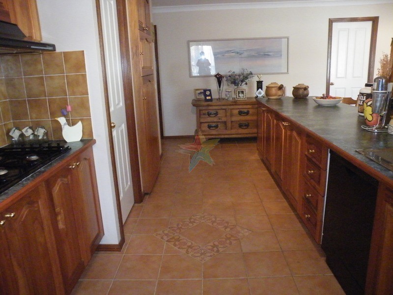 14 Country Way, Bathurst NSW 2795