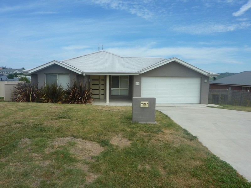 14 Joubert Place, Bathurst NSW 2795