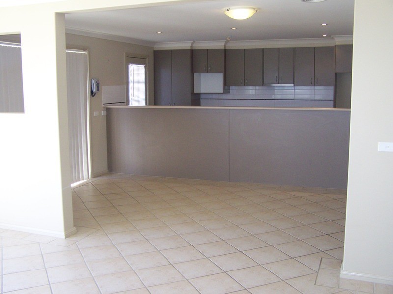 14 Joubert Place, Bathurst NSW 2795