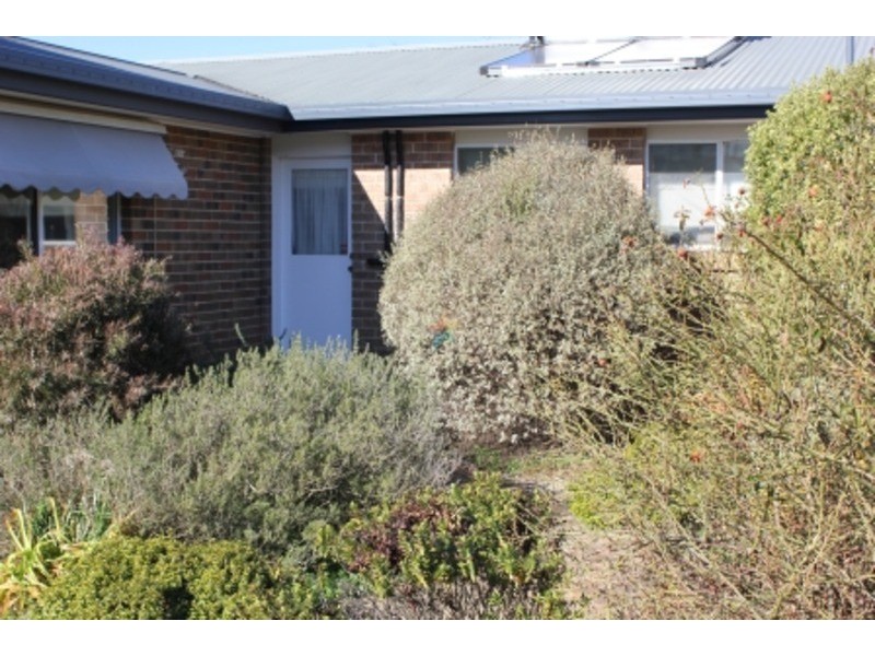 8 Abercrombie Drive, Bathurst NSW 2795