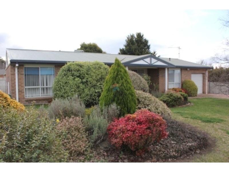 8 Abercrombie Drive, Bathurst NSW 2795