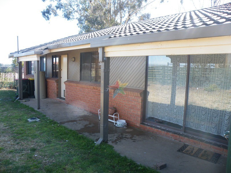 24 Simmons Place, Bathurst NSW 2795