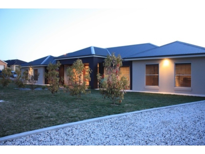 84  Hughes Street, Bathurst NSW 2795