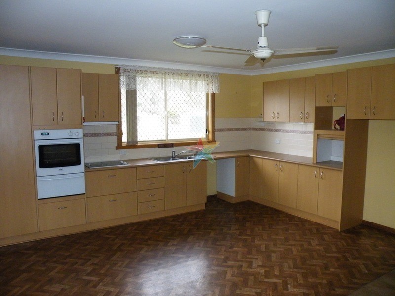 9 Vale  Road, Bathurst NSW 2795