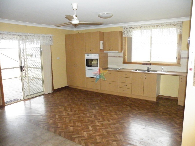 9 Vale  Road, Bathurst NSW 2795