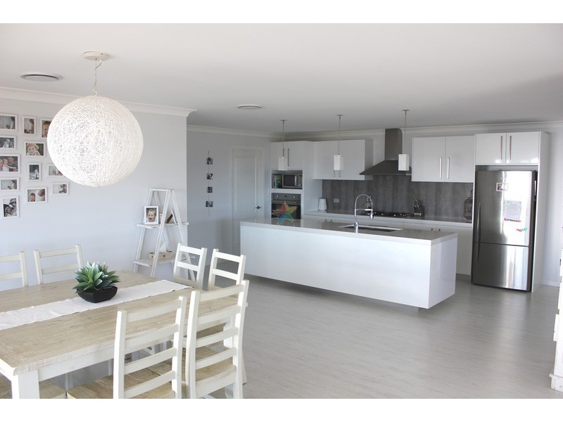 6 Wattle Close, Bathurst NSW 2795