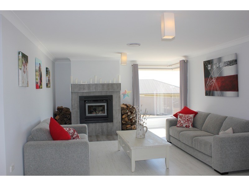 6 Wattle Close, Bathurst NSW 2795