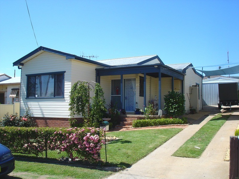 19 Monty Walk, Bathurst NSW 2795