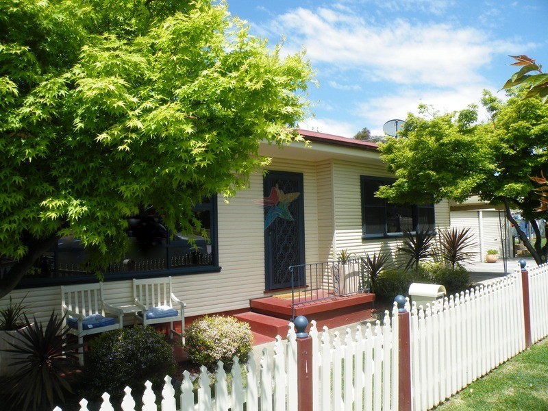 18 Albert  Street, Bathurst NSW 2795