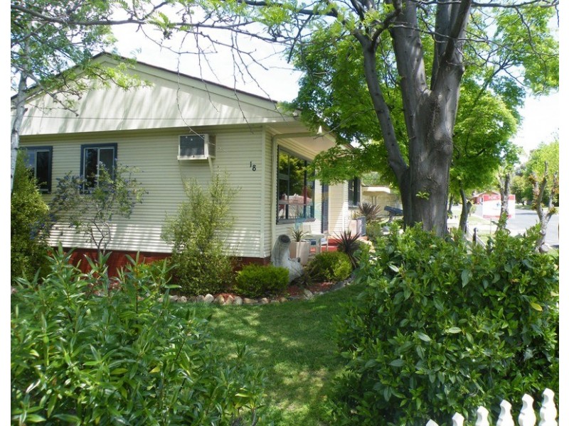 18 Albert  Street, Bathurst NSW 2795