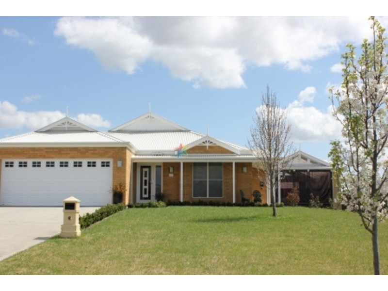 22 Darwin  Drive, Bathurst NSW 2795